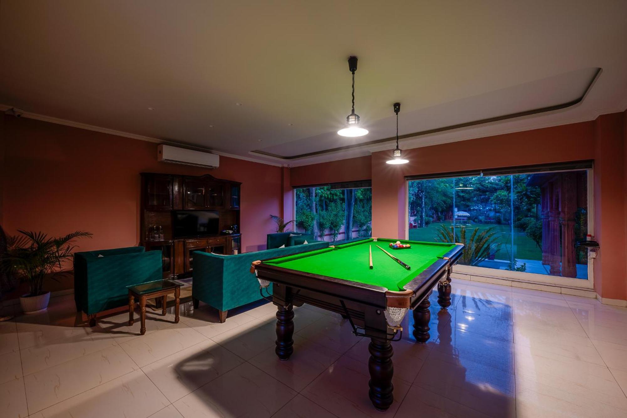 Nine Palms Resort Jaipur Buitenkant foto