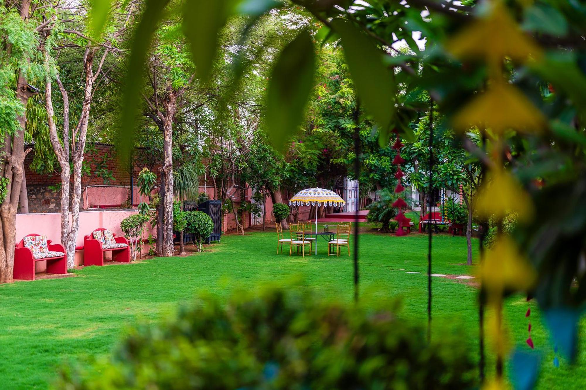 Nine Palms Resort Jaipur Buitenkant foto