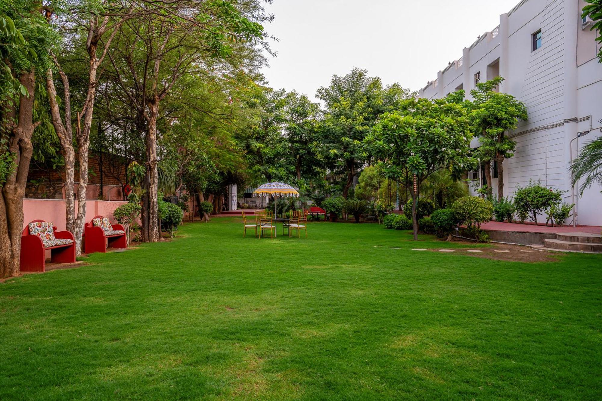 Nine Palms Resort Jaipur Buitenkant foto